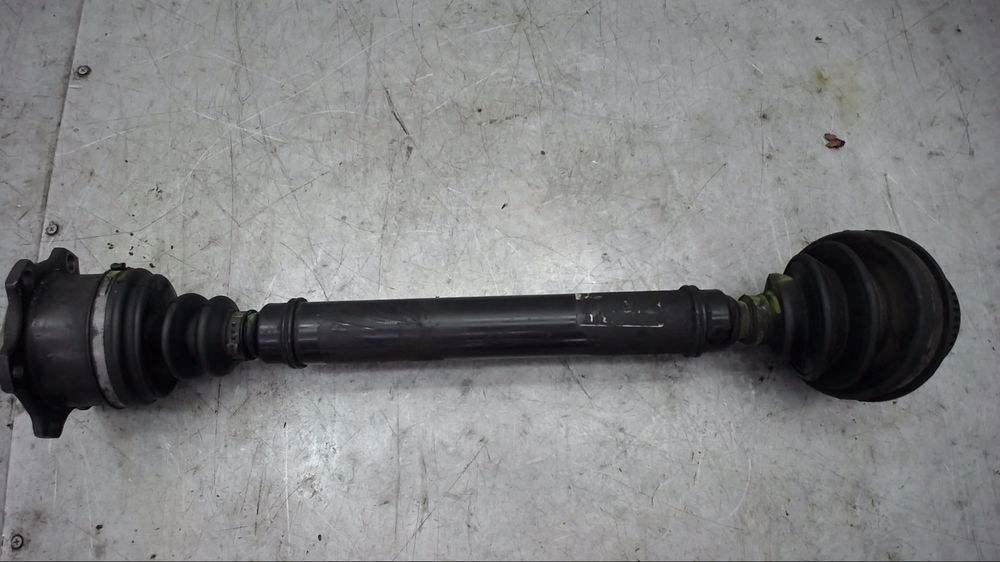 Antriebswelle für Audi A6 4B 1.9 TDI 130PS links Schaltgetriebe Antriebswelle für Audi A6 4B 1.9 TDI 130PS links Schaltgetriebe